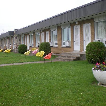 Motel Vaudreuil Exterior photo