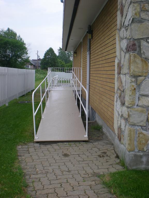 Motel Vaudreuil Exterior photo