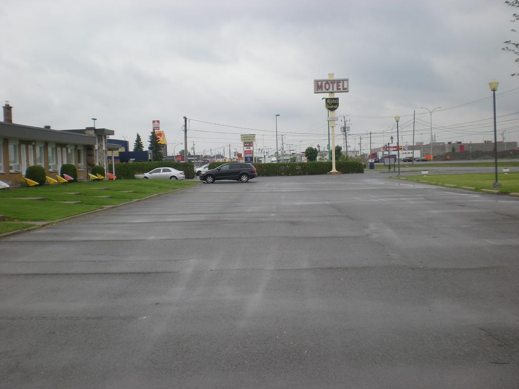 Motel Vaudreuil Exterior photo