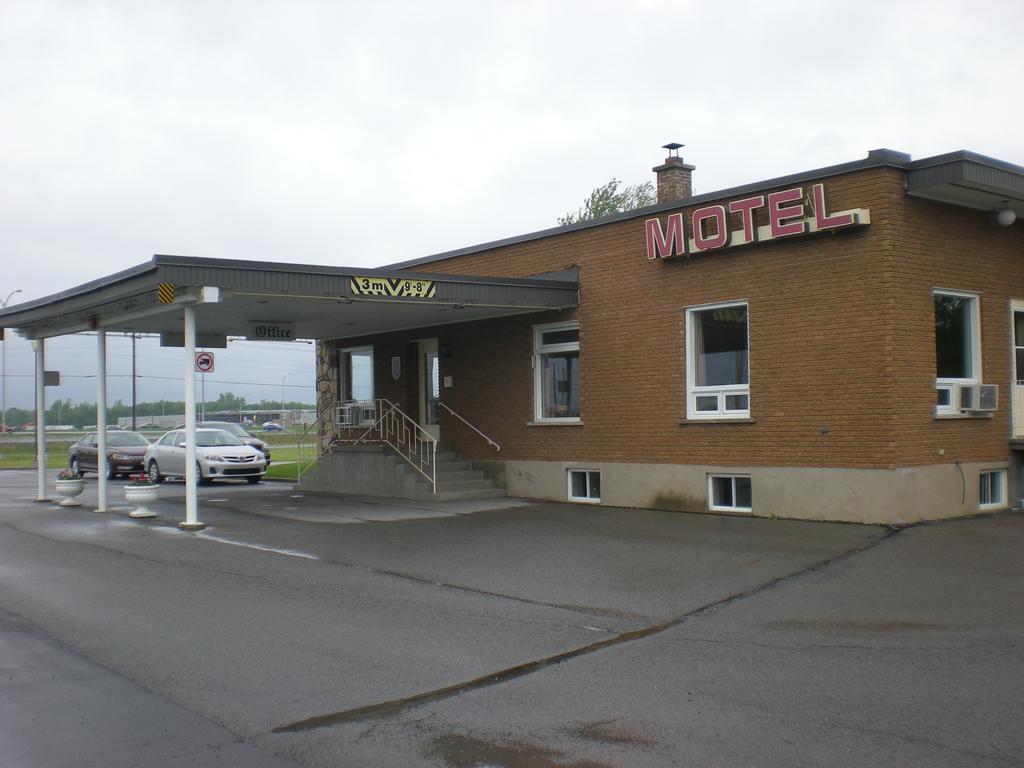 Motel Vaudreuil Exterior photo