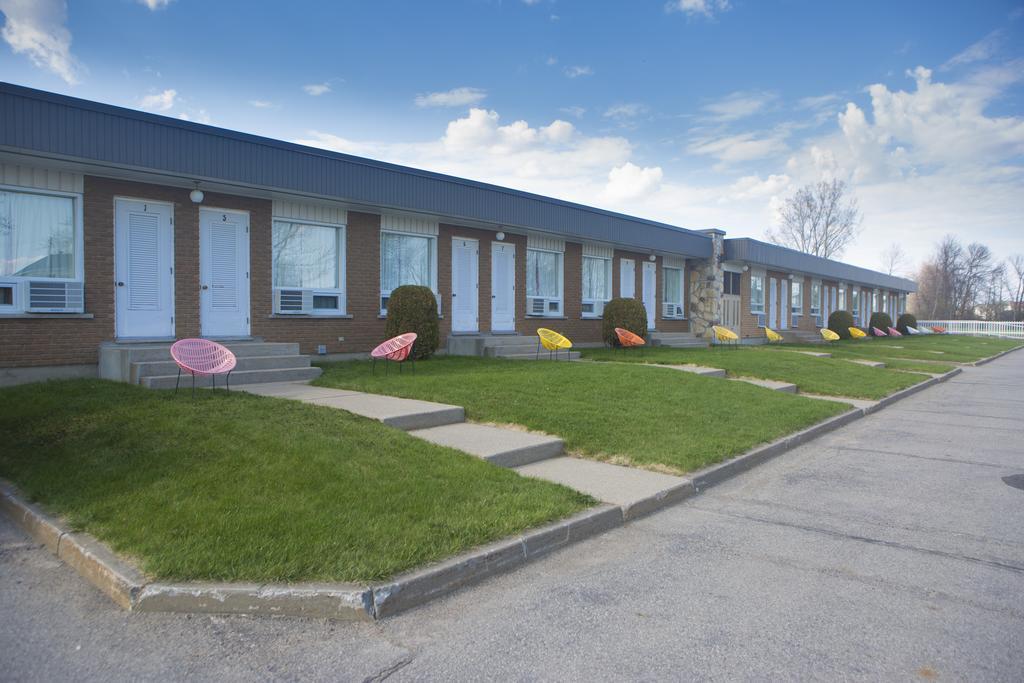 Motel Vaudreuil Exterior photo